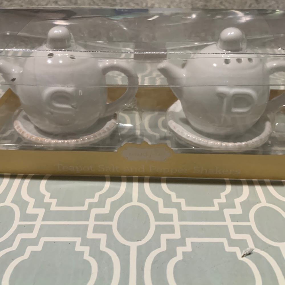 Mud Pie Salt n Pepper Shaker
